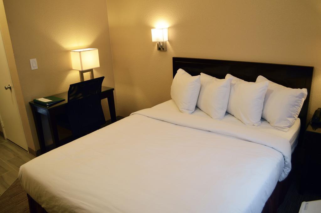 Quality Inn San Diego Downtown North Экстерьер фото