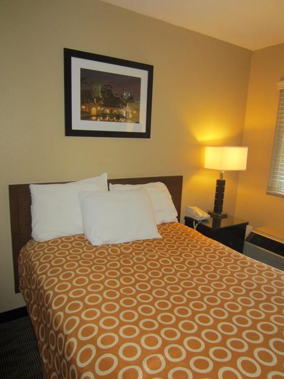 Quality Inn San Diego Downtown North Экстерьер фото